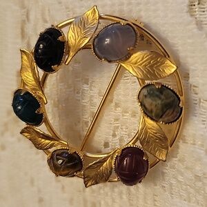 12k GF Wreath Brooch Carved Stones